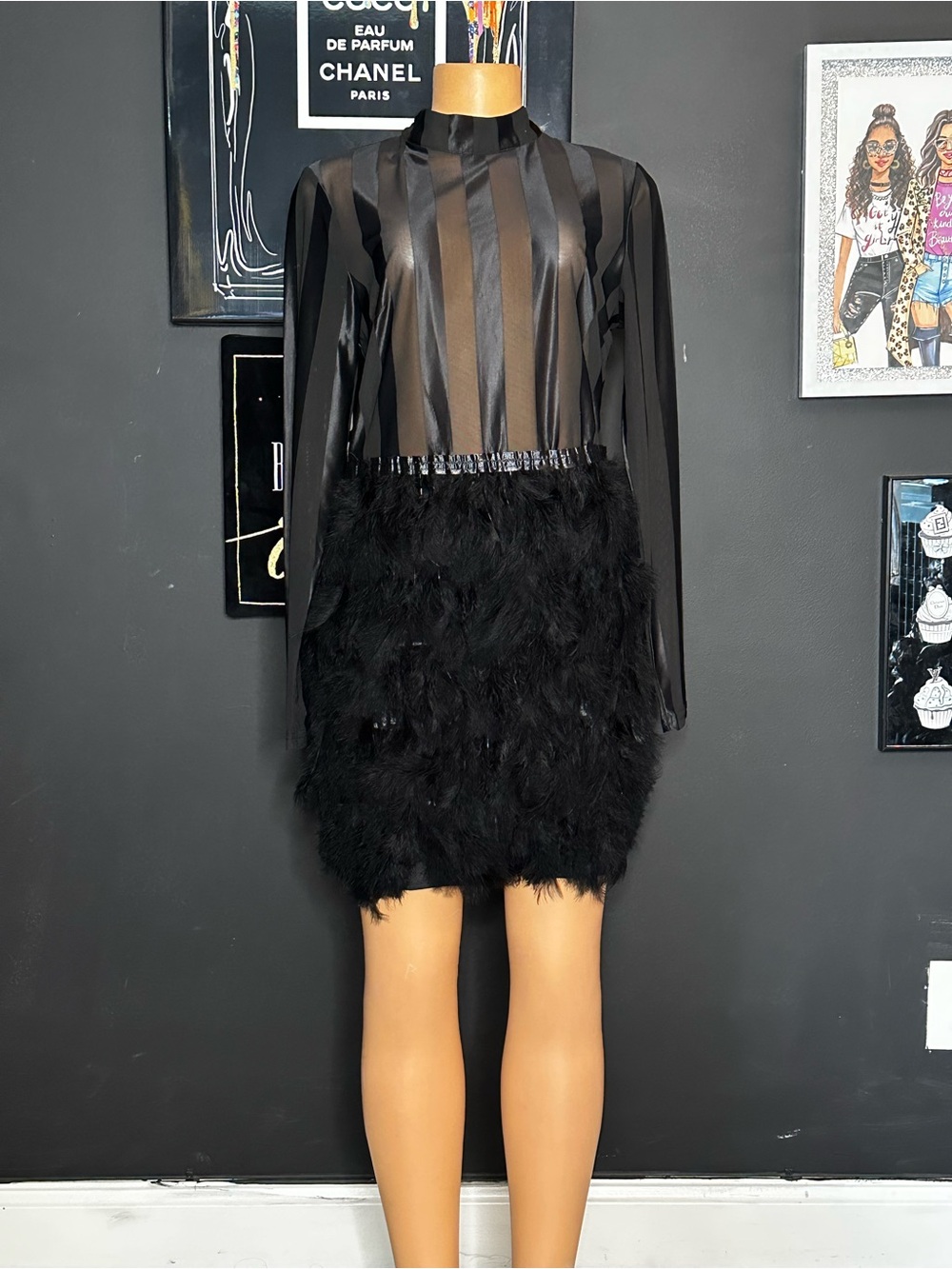 Chic Black Feather Hem Long-Sleeve Dress